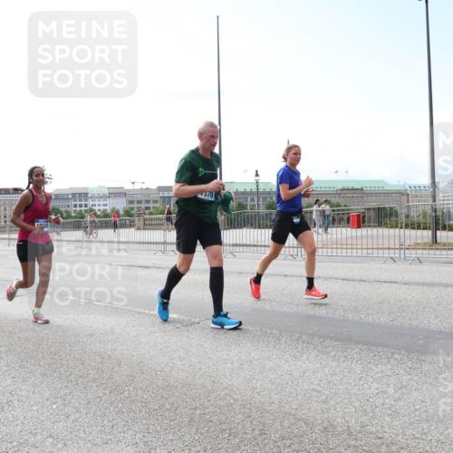 29.06.2025 - hella hamburg halbmarathon Lena Gebhardt http://msf.ph/oto/8266284 29.06.2025 10:11:12 Lombardsbrücke 1166, 1186, 1723, 1781, 2868, 3837, 4287, 5254, 5653, 7271, 7370, 8171, 8206, 8207, 8368, 8561, 9119, 9169, 9829, 10196, 10372, 11149, 11755, 12286, 12426, 12556, 12571, 12790, 12836, 13588, 13594, 13603, 14022, 14149, 14270, 15009, 15214, 15252, 15797, 15908, 16383, 16808, 17142, 17500, 17532, 17787, 18382, 18949, 19172, 19241 meine-sportfotos.de