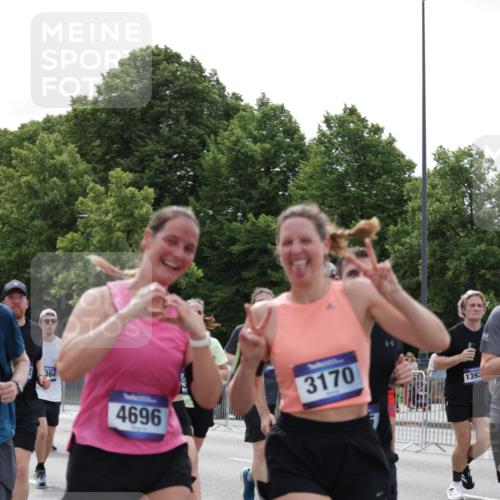 29.06.2025 - hella hamburg halbmarathon Jannik Wohlers http://msf.ph/oto/8266294 29.06.2025 10:33:30 Lombardsbrücke 1189, 1275, 1417, 1705, 1787, 1896, 2482, 2526, 3264, 3340, 3345, 3560, 4479, 4696, 4807, 4942, 5557, 5561, 5566, 5584, 5691, 5821, 5822, 5887, 6364, 6515, 6516, 6956, 7027, 7565, 8202, 8375, 8377, 8383, 8401, 9094, 9875, 9995, 10007, 10071, 10561, 10800, 11092, 11111, 11237, 11338, 11642, 12330, 12562, 12835, 13401, 13535, 13741, 13853, 13934, 14032, 14873, 15792, 15845, 17440, 19145, 19164 meine-sportfotos.de