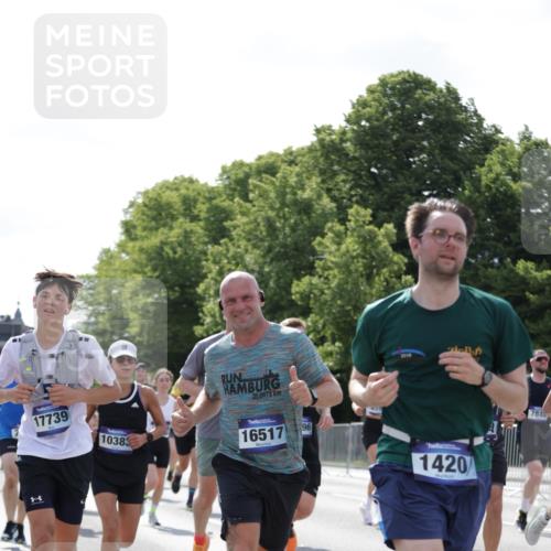 29.06.2025 - hella hamburg halbmarathon Jannik Wohlers http://msf.ph/oto/8266297 29.06.2025 10:00:49 Lombardsbrücke 1130, 1387, 1420, 1726, 2006, 2091, 2354, 2363, 2490, 2936, 3625, 4068, 4238, 4249, 4319, 4370, 0000, 6487, 6531, 6591, 6835, 6924, 7846, 8045, 8046, 9932, 10188, 10383, 10576, 11465, 11937, 12206, 12261, 13516, 15083, 15240, 15726, 15838, 16401, 16517, 16530, 16594, 16602, 16786, 17387, 17543, 17739, 18029, 18327, 18355, 18452, 18759, 18796, 18833, 19002, 19003 meine-sportfotos.de