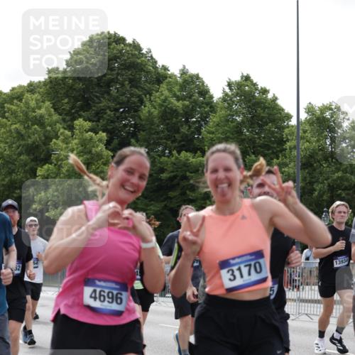 29.06.2025 - hella hamburg halbmarathon Jannik Wohlers http://msf.ph/oto/8266315 29.06.2025 10:33:30 Lombardsbrücke 1189, 1275, 1417, 1705, 1787, 1896, 2482, 2526, 3264, 3340, 3345, 3560, 4479, 4696, 4807, 4942, 5557, 5561, 5566, 5584, 5691, 5821, 5822, 5887, 6364, 6515, 6516, 6956, 7027, 7565, 8202, 8375, 8377, 8383, 8401, 9094, 9875, 9995, 10007, 10071, 10561, 10800, 11092, 11111, 11237, 11338, 11642, 12330, 12562, 12835, 13401, 13535, 13741, 13853, 13934, 14032, 14873, 15792, 15845, 17440, 19145, 19164 meine-sportfotos.de