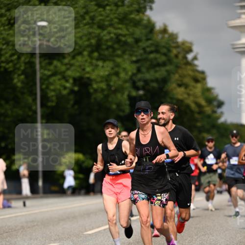 29.06.2025 - hella hamburg halbmarathon Dr. Thomas Lammeyer http://msf.ph/oto/8266395 29.06.2025 10:14:54 Kennedybrücke 1548, 1781, 2868, 4287, 5182, 5440, 5653, 5806, 8171, 8561, 8807, 8810, 10196, 11149 meine-sportfotos.de