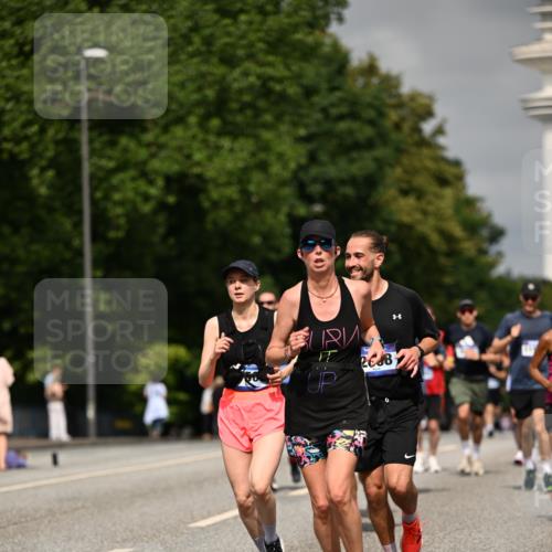29.06.2025 - hella hamburg halbmarathon Dr. Thomas Lammeyer http://msf.ph/oto/8266438 29.06.2025 10:14:55 Kennedybrücke 1548, 1781, 2868, 4287, 5182, 5440, 5653, 5806, 8171, 8561, 8807, 8810, 10196, 11149 meine-sportfotos.de