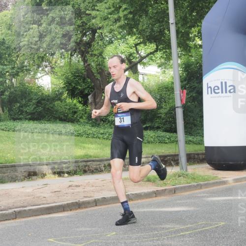 29.06.2025 - hella hamburg halbmarathon KatJ http://msf.ph/oto/8266447 29.06.2025 10:05:48 Zwischen KM18-KM19 31 meine-sportfotos.de