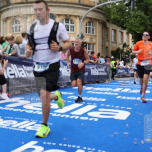 29.06.2025 - hella hamburg halbmarathon Strokosch-Dieckow http://msf.ph/oto/8266520 29.06.2025 10:45:21 Ziel 1697, 2188, 2367, 2470, 3186, 5706, 9105, 10064, 11469, 12277, 12643, 12783, 14703, 15563, 15636, 15741, 15760, 16513, 16725, 17499, 18407, 18638 meine-sportfotos.de