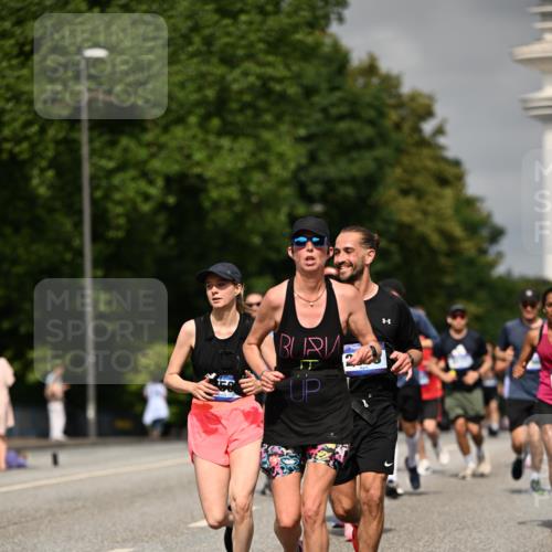 29.06.2025 - hella hamburg halbmarathon Dr. Thomas Lammeyer http://msf.ph/oto/8266536 29.06.2025 10:14:55 Kennedybrücke 1548, 1781, 2868, 4287, 5182, 5440, 5653, 5806, 8171, 8561, 8807, 8810, 10196, 11149 meine-sportfotos.de