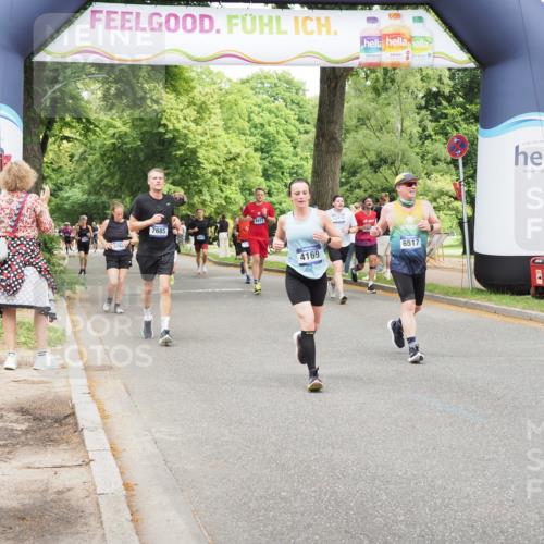 29.06.2025 - hella hamburg halbmarathon MichiJ http://msf.ph/oto/8266569 29.06.2025 10:54:38 Zwischen KM18-KM19 1079, 1367, 2964, 4169, 5363, 5762, 6517, 11088, 15945, 16824, 17062 meine-sportfotos.de