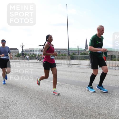 29.06.2025 - hella hamburg halbmarathon Lena Gebhardt http://msf.ph/oto/8266644 29.06.2025 10:11:13 Lombardsbrücke 1166, 1186, 1723, 1781, 2868, 3837, 4287, 5254, 5653, 7271, 7370, 8171, 8206, 8207, 8368, 8561, 9119, 9169, 9829, 10196, 10372, 11149, 11755, 12286, 12426, 12556, 12571, 12790, 12836, 13588, 13594, 13603, 14022, 14149, 14270, 15009, 15214, 15252, 15797, 15908, 16383, 16808, 17142, 17500, 17787, 18382, 19172, 19241 meine-sportfotos.de