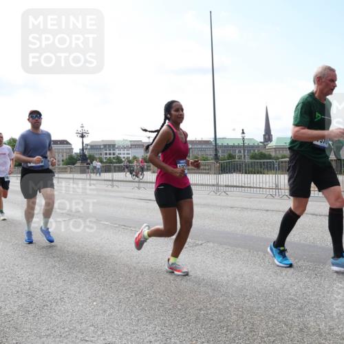 29.06.2025 - hella hamburg halbmarathon Lena Gebhardt http://msf.ph/oto/8266682 29.06.2025 10:11:13 Lombardsbrücke 1166, 1186, 1723, 1781, 2868, 3837, 4287, 5254, 5653, 7271, 7370, 8171, 8206, 8207, 8368, 8561, 9119, 9169, 9829, 10196, 10372, 11149, 11755, 12286, 12426, 12556, 12571, 12790, 12836, 13588, 13594, 13603, 14022, 14149, 14270, 15009, 15214, 15252, 15797, 15908, 16383, 16808, 17142, 17500, 17787, 18382, 19172, 19241 meine-sportfotos.de