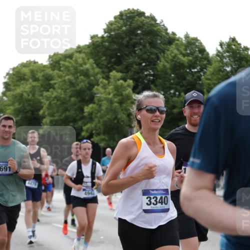 29.06.2025 - hella hamburg halbmarathon Jannik Wohlers http://msf.ph/oto/8266685 29.06.2025 10:33:31 Lombardsbrücke 1189, 1275, 1417, 1705, 1787, 1896, 2482, 2526, 3264, 3340, 3345, 4479, 4696, 4807, 4942, 5557, 5561, 5566, 5584, 5691, 5821, 5822, 5887, 6364, 6515, 6516, 6956, 7027, 7565, 8202, 8277, 8375, 8377, 8383, 8401, 9094, 9875, 9995, 10007, 10071, 10561, 10800, 11092, 11111, 11237, 11338, 11642, 12330, 12562, 12835, 13401, 13485, 13535, 13741, 13853, 13934, 14032, 14873, 15792, 15845, 17440, 17953, 19145, 19164 meine-sportfotos.de