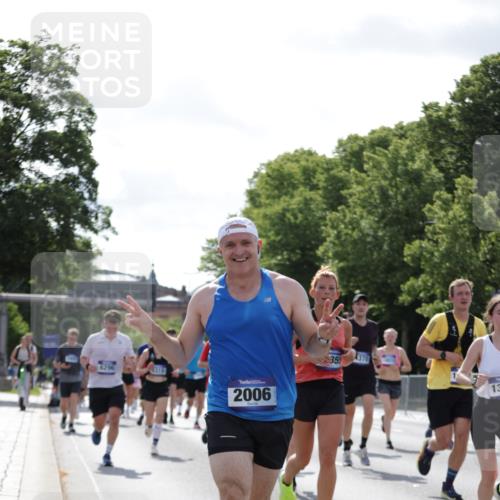 29.06.2025 - hella hamburg halbmarathon Jannik Wohlers http://msf.ph/oto/8266690 29.06.2025 10:00:52 Lombardsbrücke 1130, 1387, 1420, 2006, 2091, 2354, 2363, 2490, 2936, 3425, 4068, 4249, 4319, 4370, 4649, 5675, 6087, 0000, 6487, 6591, 6835, 6924, 7287, 7846, 8045, 8046, 9932, 10383, 10576, 11465, 11937, 13516, 13699, 14867, 15083, 15240, 15550, 15637, 15726, 15838, 16401, 16517, 16530, 16594, 16602, 16786, 17387, 17543, 17739, 17890, 18029, 18327, 18355, 18796, 18833, 19002, 19003 meine-sportfotos.de