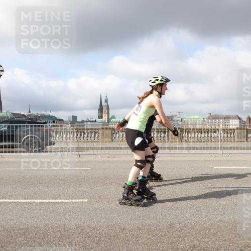 29.06.2025 - hella hamburg halbmarathon Lena Gebhardt http://msf.ph/oto/8266711 29.06.2025 09:04:35 Lombardsbrücke  meine-sportfotos.de
