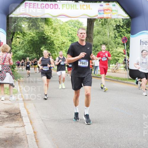 29.06.2025 - hella hamburg halbmarathon MichiJ http://msf.ph/oto/8266729 29.06.2025 10:54:41 Zwischen KM18-KM19 1079, 1367, 4169, 5762, 6517, 7685, 8971, 12418, 12790, 14869, 15429, 15945 meine-sportfotos.de