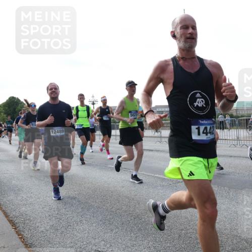 29.06.2025 - hella hamburg halbmarathon Lena Gebhardt http://msf.ph/oto/8266733 29.06.2025 09:57:21 Lombardsbrücke 1030, 1086, 1193, 1327, 1381, 1422, 1442, 1537, 1657, 1783, 2025, 2074, 2111, 2119, 2252, 2340, 2444, 2595, 2814, 2839, 2855, 2869, 2878, 3048, 3093, 3096, 3103, 3575, 3698, 3791, 3999, 4261, 4299, 4558, 4726, 4770, 4897, 4986, 5008, 5013, 5018, 5021, 5024, 5319, 5633, 5744, 5820, 5907, 6125, 6374, 6377, 6631, 6720, 6762, 6795, 6942, 7176, 7177, 7221, 7259, 7397, 7742, 7918, 7930, 7932, 8112, 8313, 8651, 8813, 8930, 9060, 9316, 9497, 10191 meine-sportfotos.de
