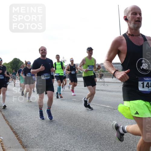 29.06.2025 - hella hamburg halbmarathon Lena Gebhardt http://msf.ph/oto/8266779 29.06.2025 09:57:21 Lombardsbrücke 1030, 1086, 1193, 1327, 1381, 1422, 1442, 1537, 1657, 1783, 2025, 2074, 2111, 2119, 2252, 2340, 2444, 2595, 2814, 2839, 2855, 2869, 2878, 3048, 3093, 3096, 3103, 3575, 3698, 3791, 3999, 4261, 4299, 4558, 4726, 4770, 4897, 4986, 5008, 5013, 5018, 5021, 5024, 5319, 5633, 5744, 5820, 5907, 6125, 6374, 6377, 6631, 6720, 6762, 6795, 6942, 7176, 7177, 7221, 7259, 7397, 7742, 7918, 7930, 7932, 8112, 8313, 8651, 8813, 8930, 9060, 9316, 9497, 10191 meine-sportfotos.de