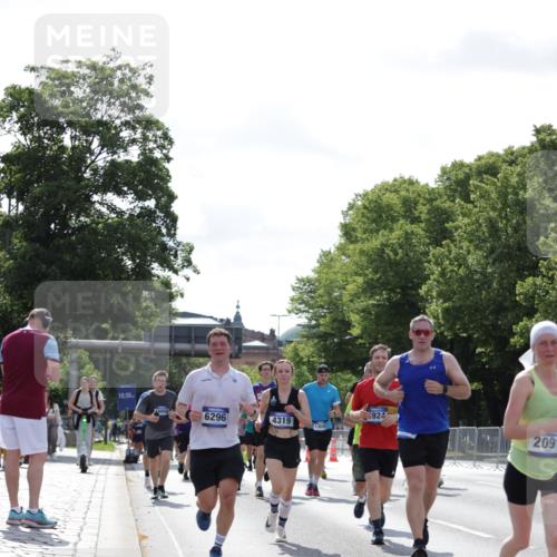 29.06.2025 - hella hamburg halbmarathon Jannik Wohlers http://msf.ph/oto/8266780 29.06.2025 10:00:53 Lombardsbrücke 1130, 1387, 1420, 2006, 2091, 2354, 2363, 2490, 2936, 3425, 3663, 4068, 4249, 4319, 4370, 4649, 5675, 6087, 0000, 6487, 6591, 6835, 6924, 7287, 7846, 8030, 8045, 8046, 9932, 10383, 10576, 11465, 11937, 13516, 13699, 14867, 15083, 15240, 15550, 15637, 15726, 15838, 16401, 16517, 16530, 16602, 16786, 17387, 17543, 17739, 17890, 18029, 18327, 18355, 18796, 18833, 19002, 19003 meine-sportfotos.de