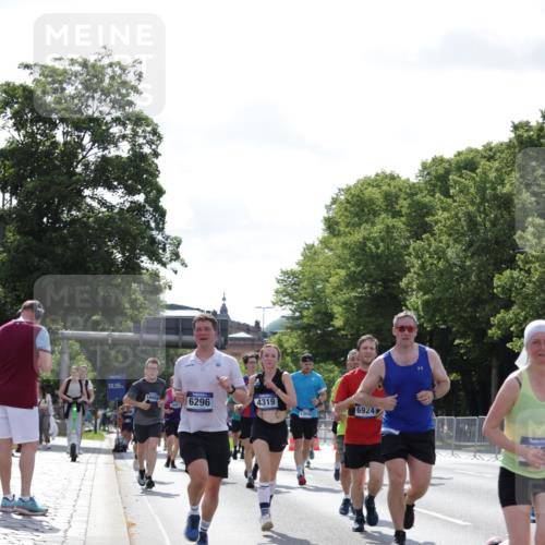 29.06.2025 - hella hamburg halbmarathon Jannik Wohlers http://msf.ph/oto/8266836 29.06.2025 10:00:53 Lombardsbrücke 1130, 1387, 1420, 2006, 2091, 2354, 2363, 2490, 2936, 3425, 3663, 4068, 4249, 4319, 4370, 4649, 5675, 6087, 0000, 6487, 6591, 6835, 6924, 7287, 7846, 8030, 8045, 8046, 9932, 10383, 10576, 11465, 11937, 13516, 13699, 14867, 15083, 15240, 15550, 15637, 15726, 15838, 16401, 16517, 16530, 16602, 16786, 17387, 17543, 17739, 17890, 18029, 18327, 18355, 18796, 18833, 19002, 19003 meine-sportfotos.de