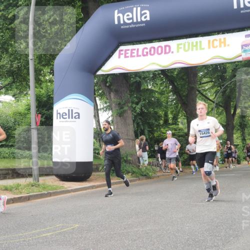 29.06.2025 - hella hamburg halbmarathon KatJ http://msf.ph/oto/8266854 29.06.2025 10:39:15 Zwischen KM18-KM19 1098, 2397, 2818, 4967, 6286, 8139 meine-sportfotos.de