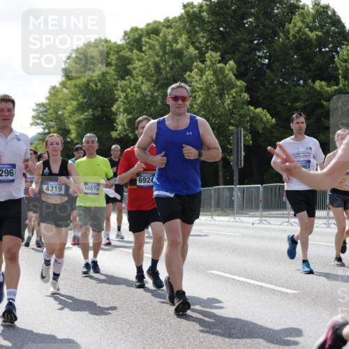 29.06.2025 - hella hamburg halbmarathon Jannik Wohlers http://msf.ph/oto/8266915 29.06.2025 10:00:55 Lombardsbrücke 1130, 1387, 1420, 2006, 2091, 2354, 2363, 2936, 3425, 3663, 4068, 4249, 4319, 4370, 4649, 5675, 6087, 0000, 6591, 6835, 6924, 7287, 7846, 8030, 8045, 8046, 8191, 8691, 9932, 10383, 10576, 11465, 11937, 12475, 13516, 13551, 13699, 14867, 15083, 15240, 15550, 15637, 15726, 16517, 16530, 16602, 17387, 17543, 17739, 17890, 18029, 18290, 18327, 18355, 18796, 18833, 19002, 19003 meine-sportfotos.de