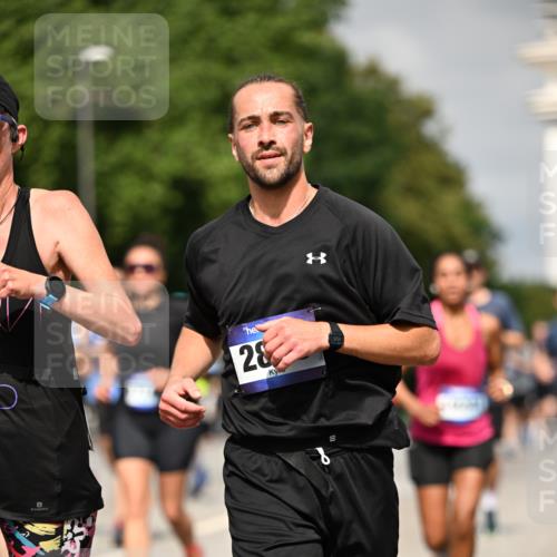 29.06.2025 - hella hamburg halbmarathon Dr. Thomas Lammeyer http://msf.ph/oto/8266919 29.06.2025 10:14:57 Kennedybrücke 1548, 1781, 2868, 4287, 5182, 5440, 5653, 5806, 8171, 8561, 8807, 8810, 10196, 11149 meine-sportfotos.de