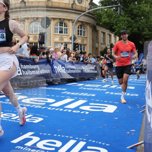 29.06.2025 - hella hamburg halbmarathon Strokosch-Dieckow http://msf.ph/oto/8266937 29.06.2025 10:45:29 Ziel 1697, 2138, 2415, 5623, 6831, 8374, 8668, 11291, 11495, 12154, 12277, 12643, 14062, 14703, 15666, 16725, 18407, 18638, 18878 meine-sportfotos.de