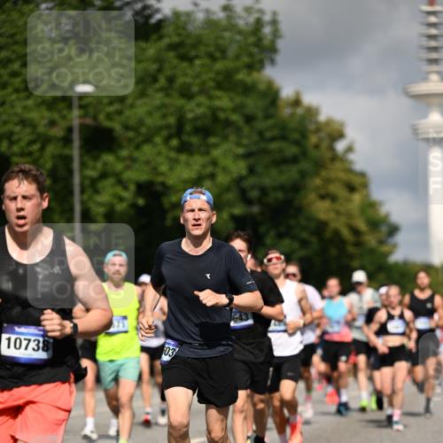29.06.2025 - hella hamburg halbmarathon Dr. Thomas Lammeyer http://msf.ph/oto/8266952 29.06.2025 09:52:23 Kennedybrücke 1042, 1571, 1600, 2262, 3547, 4062, 4359, 4381, 5003, 6037, 6047, 6993, 7310, 7482, 7981, 8002, 8121, 8571, 9640, 9643, 10190, 10451, 10738, 10877, 11106, 11423 meine-sportfotos.de