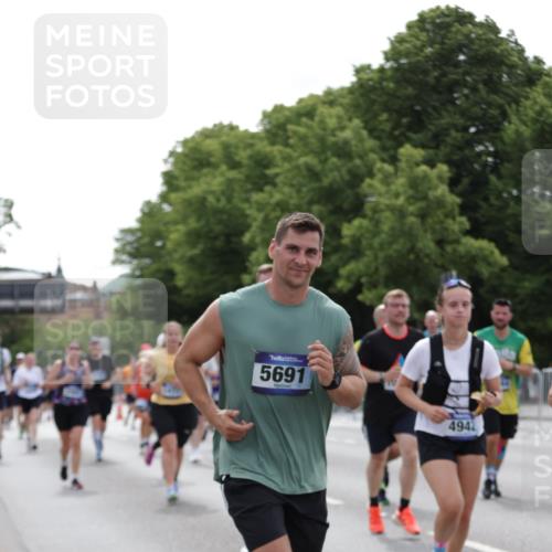 29.06.2025 - hella hamburg halbmarathon Jannik Wohlers http://msf.ph/oto/8266954 29.06.2025 10:33:32 Lombardsbrücke 1189, 1275, 1417, 1705, 1787, 1896, 2265, 2482, 2496, 2526, 3264, 3340, 3345, 3829, 4479, 4696, 4807, 4942, 5557, 5561, 5566, 5584, 5691, 5821, 5822, 5887, 6364, 6515, 6516, 6956, 7027, 7565, 8202, 8277, 8375, 8377, 8383, 8401, 9094, 9875, 9995, 10007, 10071, 10561, 10800, 11092, 11111, 11237, 11338, 11432, 11642, 12330, 12562, 12835, 13401, 13485, 13535, 13741, 13853, 13934, 14032, 14058, 14873, 15792, 15845, 17440, 17953, 19145, 19164 meine-sportfotos.de