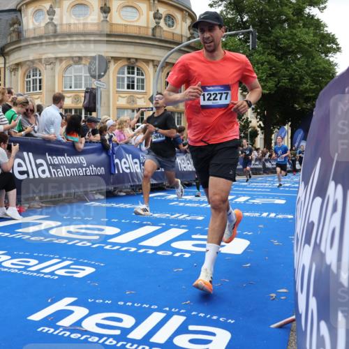 29.06.2025 - hella hamburg halbmarathon Strokosch-Dieckow http://msf.ph/oto/8266965 29.06.2025 10:45:30 Ziel 1697, 2138, 2415, 5623, 6831, 8374, 8668, 11291, 11495, 12154, 12277, 12643, 14062, 14703, 15666, 16725, 18407, 18638, 18862, 18878 meine-sportfotos.de
