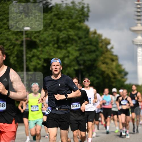 29.06.2025 - hella hamburg halbmarathon Dr. Thomas Lammeyer http://msf.ph/oto/8266969 29.06.2025 09:52:23 Kennedybrücke 1042, 1571, 1600, 2262, 3547, 4062, 4359, 4381, 5003, 6037, 6047, 6993, 7310, 7482, 7981, 8002, 8121, 8571, 9640, 9643, 10190, 10451, 10738, 10877, 11106, 11423 meine-sportfotos.de