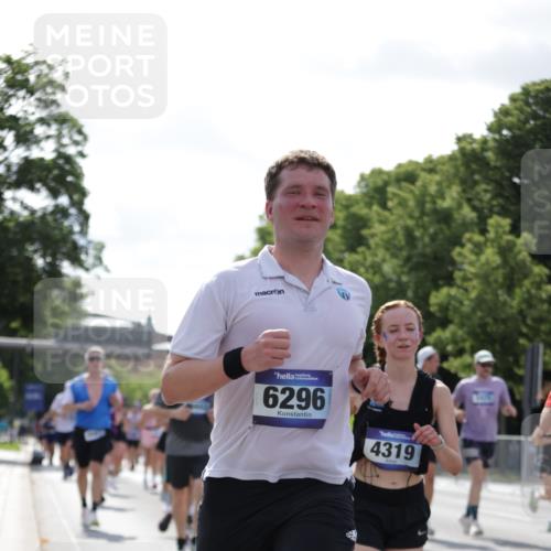 29.06.2025 - hella hamburg halbmarathon Jannik Wohlers http://msf.ph/oto/8266978 29.06.2025 10:00:56 Lombardsbrücke 1130, 1387, 1420, 2006, 2091, 2354, 2363, 2936, 3425, 3663, 4068, 4249, 4319, 4370, 4649, 5675, 6087, 0000, 6591, 6835, 6924, 7287, 7846, 8030, 8045, 8046, 8191, 8691, 10383, 10576, 11465, 11937, 12475, 13516, 13551, 13699, 14867, 15083, 15240, 15550, 15637, 15726, 16367, 16395, 16517, 16530, 16602, 16754, 17387, 17543, 17739, 17890, 18290, 18327, 18355, 18796, 18833, 19002, 19003 meine-sportfotos.de
