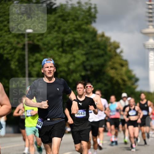 29.06.2025 - hella hamburg halbmarathon Dr. Thomas Lammeyer http://msf.ph/oto/8267000 29.06.2025 09:52:23 Kennedybrücke 1042, 1571, 1600, 2262, 3547, 4062, 4359, 4381, 5003, 6037, 6047, 6993, 7310, 7482, 7981, 8002, 8121, 8571, 9640, 9643, 10190, 10451, 10738, 10877, 11106, 11423 meine-sportfotos.de