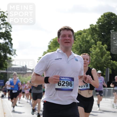 29.06.2025 - hella hamburg halbmarathon Jannik Wohlers http://msf.ph/oto/8267008 29.06.2025 10:00:56 Lombardsbrücke 1130, 1387, 1420, 2006, 2091, 2354, 2363, 2936, 3425, 3663, 4068, 4249, 4319, 4370, 4649, 5675, 6087, 0000, 6591, 6835, 6924, 7287, 7846, 8030, 8045, 8046, 8191, 8691, 10383, 10576, 11465, 11937, 12475, 13516, 13551, 13699, 14867, 15083, 15240, 15550, 15637, 15726, 16367, 16395, 16517, 16530, 16602, 16754, 17387, 17543, 17739, 17890, 18290, 18327, 18355, 18796, 18833, 19002, 19003 meine-sportfotos.de