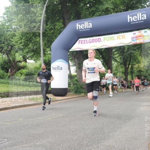 29.06.2025 - hella hamburg halbmarathon KatJ http://msf.ph/oto/8267044 29.06.2025 10:39:16 Zwischen KM18-KM19 1098, 2397, 2818, 4967, 6286, 8139 meine-sportfotos.de
