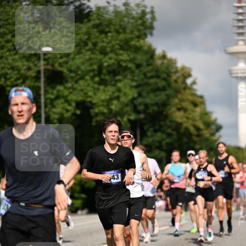29.06.2025 - hella hamburg halbmarathon Dr. Thomas Lammeyer http://msf.ph/oto/8267056 29.06.2025 09:52:24 Kennedybrücke 1042, 1571, 1600, 2262, 2797, 3547, 4062, 4359, 4381, 5003, 6037, 6047, 7310, 7482, 7981, 8002, 8121, 8571, 9640, 9643, 10190, 10451, 10738, 10877, 11106, 11423 meine-sportfotos.de