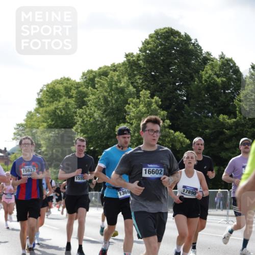 29.06.2025 - hella hamburg halbmarathon Jannik Wohlers http://msf.ph/oto/8267092 29.06.2025 10:00:58 Lombardsbrücke 1130, 1387, 1420, 2006, 2091, 2354, 2363, 2936, 3199, 3425, 3663, 4068, 4249, 4319, 4322, 4370, 4649, 5570, 5675, 6087, 0000, 6591, 6924, 7287, 7846, 8030, 8045, 8046, 8191, 8691, 10383, 10576, 11465, 12475, 13516, 13551, 13699, 14867, 15083, 15240, 15550, 15637, 15726, 16063, 16367, 16395, 16517, 16530, 16602, 16754, 17387, 17441, 17543, 17739, 17890, 18290, 18327, 18355, 18716, 18717, 18796, 18833, 19002, 19003, 19160 meine-sportfotos.de