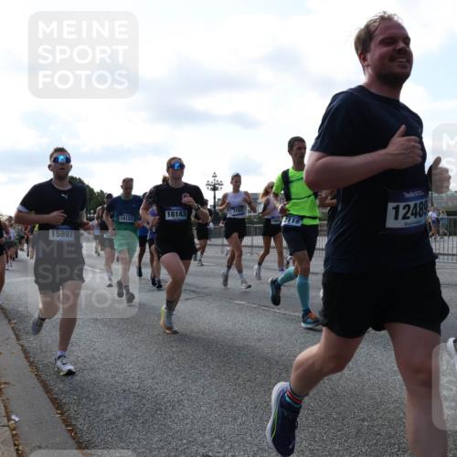 29.06.2025 - hella hamburg halbmarathon Lena Gebhardt http://msf.ph/oto/8267128 29.06.2025 09:57:22 Lombardsbrücke 1030, 1086, 1193, 1327, 1381, 1422, 1442, 1537, 1657, 1783, 2025, 2074, 2111, 2119, 2252, 2340, 2444, 2488, 2595, 2814, 2839, 2855, 2869, 2878, 3048, 3093, 3096, 3103, 3575, 3698, 3791, 3999, 4261, 4299, 4558, 4726, 4770, 4897, 4986, 5008, 5013, 5018, 5021, 5024, 5319, 5633, 5744, 5820, 5907, 6125, 6374, 6377, 6631, 6720, 6762, 6795, 6942, 7176, 7177, 7221, 7259, 7397, 7742, 7918, 7930, 7932, 8112, 8313, 8651, 8813, 8930, 9060, 9316, 9497, 10191 meine-sportfotos.de
