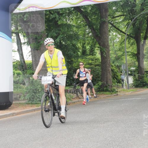 29.06.2025 - hella hamburg halbmarathon KatJ http://msf.ph/oto/8267134 29.06.2025 10:07:03 Zwischen KM18-KM19  meine-sportfotos.de