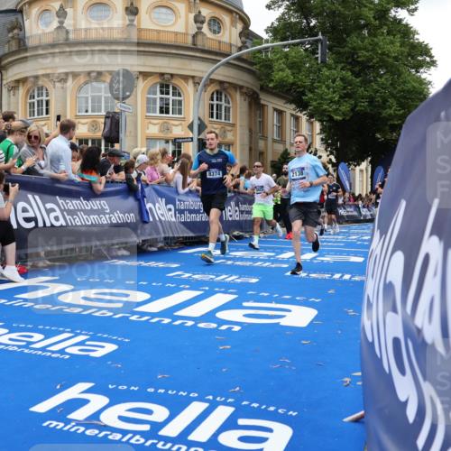 29.06.2025 - hella hamburg halbmarathon Strokosch-Dieckow http://msf.ph/oto/8267205 29.06.2025 10:45:35 Ziel 2138, 2415, 5623, 6071, 6711, 6831, 8374, 8668, 11291, 11495, 12154, 14062, 14764, 15666, 16725, 17332, 17674, 18862, 18878 meine-sportfotos.de