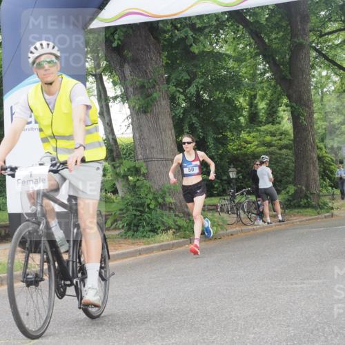 29.06.2025 - hella hamburg halbmarathon KatJ http://msf.ph/oto/8267211 29.06.2025 10:07:04 Zwischen KM18-KM19  meine-sportfotos.de