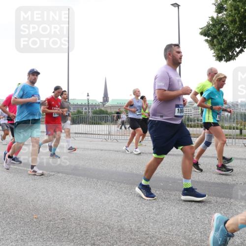 29.06.2025 - hella hamburg halbmarathon Lena Gebhardt http://msf.ph/oto/8267222 29.06.2025 10:46:15 Lombardsbrücke 1004, 1100, 1104, 1421, 1426, 1429, 1465, 1532, 1555, 1608, 1837, 1854, 1867, 1868, 2398, 2423, 2500, 2522, 2697, 2773, 2813, 2951, 2954, 2965, 3410, 4104, 4119, 4223, 4317, 4448, 4572, 5635, 5697, 5703, 5769, 5770, 5854, 5892, 6068, 6124, 6133, 6161, 6333, 6392, 6623, 7268, 7303, 7356, 7364, 7368, 7374, 7605, 7894, 7960, 7983, 8047, 8551, 8700, 9120, 9121, 9129, 9337, 9426, 9445, 10153, 10327, 10329, 10367, 10511, 11358, 11361, 11876, 11910, 12298, 12333, 12507, 12522 meine-sportfotos.de