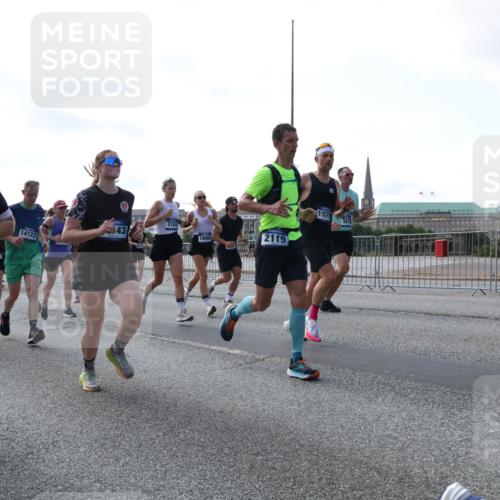 29.06.2025 - hella hamburg halbmarathon Lena Gebhardt http://msf.ph/oto/8267230 29.06.2025 09:57:22 Lombardsbrücke 1030, 1086, 1193, 1327, 1381, 1422, 1442, 1537, 1657, 1783, 2025, 2074, 2111, 2119, 2252, 2340, 2444, 2488, 2595, 2814, 2839, 2855, 2869, 2878, 3048, 3093, 3096, 3103, 3575, 3698, 3791, 3999, 4261, 4299, 4558, 4726, 4770, 4897, 4986, 5008, 5013, 5018, 5021, 5024, 5319, 5633, 5744, 5820, 5907, 6125, 6374, 6377, 6631, 6720, 6762, 6795, 6942, 7176, 7177, 7221, 7259, 7397, 7742, 7918, 7930, 7932, 8112, 8313, 8651, 8813, 8930, 9060, 9316, 9497, 10191 meine-sportfotos.de