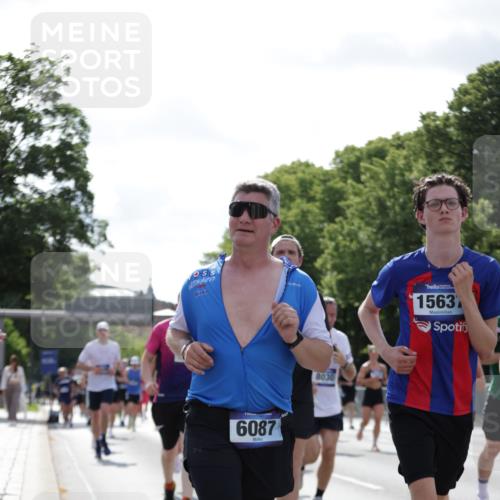 29.06.2025 - hella hamburg halbmarathon Jannik Wohlers http://msf.ph/oto/8267288 29.06.2025 10:01:00 Lombardsbrücke 1387, 1420, 2006, 2091, 3199, 3425, 3663, 4068, 4249, 4319, 4322, 4370, 4649, 5570, 5675, 6087, 6281, 0000, 6302, 6591, 6924, 7287, 7846, 8030, 8045, 8046, 8191, 8392, 8691, 10383, 10576, 11043, 11465, 12475, 13516, 13551, 13699, 14867, 15083, 15240, 15550, 15637, 15726, 16063, 16367, 16395, 16517, 16530, 16602, 16754, 17140, 17387, 17441, 17890, 18290, 18327, 18355, 18716, 18717, 18796, 18833, 19002, 19003, 19160 meine-sportfotos.de