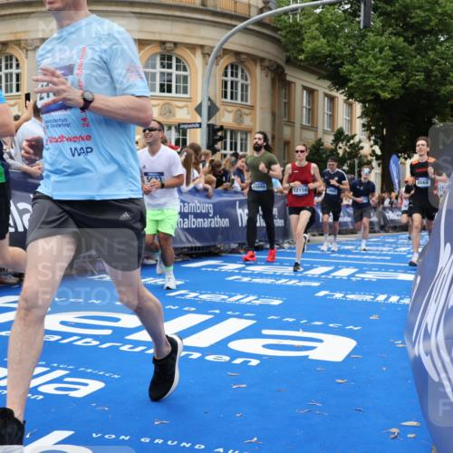 29.06.2025 - hella hamburg halbmarathon Strokosch-Dieckow http://msf.ph/oto/8267306 29.06.2025 10:45:36 Ziel 2138, 2415, 5047, 5623, 6071, 6711, 6831, 8374, 8668, 11291, 11495, 12154, 14062, 14764, 15666, 16617, 17332, 17674, 18862, 18878 meine-sportfotos.de