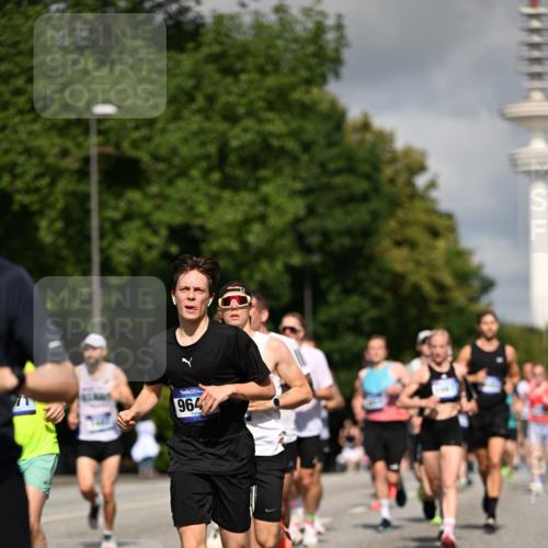 29.06.2025 - hella hamburg halbmarathon Dr. Thomas Lammeyer http://msf.ph/oto/8267335 29.06.2025 09:52:24 Kennedybrücke 1042, 1571, 1600, 2262, 2797, 3547, 4062, 4359, 4381, 5003, 6037, 6047, 7310, 7482, 7981, 8002, 8121, 8571, 9640, 9643, 10190, 10451, 10738, 10877, 11106, 11423 meine-sportfotos.de