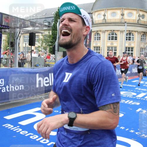 29.06.2025 - hella hamburg halbmarathon Michael Strokosch http://msf.ph/oto/8267390 29.06.2025 10:52:44 Ziel 2287, 2346, 2670, 3952, 3999, 5116, 7475, 9869, 10115, 11459, 11689, 12450, 12482, 13051, 14122, 16467, 18331 meine-sportfotos.de