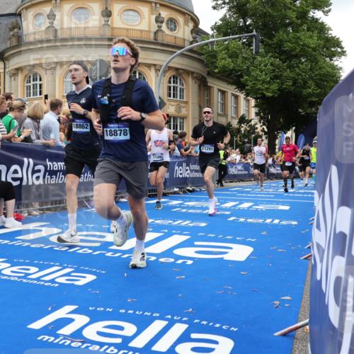 29.06.2025 - hella hamburg halbmarathon Strokosch-Dieckow http://msf.ph/oto/8267490 29.06.2025 10:45:39 Ziel 2138, 4854, 5047, 5623, 6071, 6711, 8374, 8668, 11291, 11495, 12154, 13975, 14374, 14764, 15666, 16617, 17332, 17674, 17835, 18862, 18878 meine-sportfotos.de