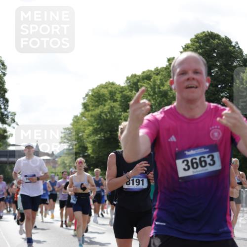 29.06.2025 - hella hamburg halbmarathon Jannik Wohlers http://msf.ph/oto/8267532 29.06.2025 10:01:03 Lombardsbrücke 1387, 1722, 1724, 2006, 2091, 2167, 2591, 3199, 3425, 3663, 4249, 4319, 4322, 4370, 4649, 5547, 5570, 5675, 6087, 6281, 0000, 6302, 6591, 6921, 6924, 7287, 7846, 8030, 8191, 8392, 8691, 8822, 10281, 10301, 10383, 10576, 11043, 11465, 12475, 13516, 13528, 13551, 13699, 13796, 14867, 15083, 15550, 15637, 15726, 16063, 16367, 16395, 16754, 17140, 17441, 17890, 18290, 18355, 18716, 18717, 18739, 18796, 18833, 18899, 19002, 19003, 19160 meine-sportfotos.de