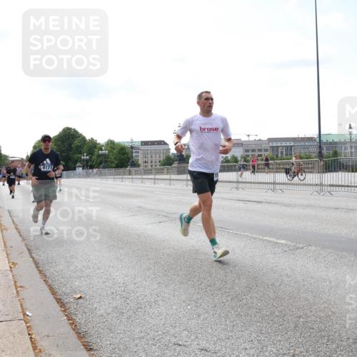 29.06.2025 - hella hamburg halbmarathon Lena Gebhardt http://msf.ph/oto/8267536 29.06.2025 10:11:14 Lombardsbrücke 1166, 1186, 1723, 1781, 2868, 3837, 4287, 5254, 5653, 7271, 7370, 8171, 8206, 8207, 8368, 8561, 9119, 9169, 9829, 10196, 10372, 11149, 11755, 12286, 12426, 12556, 12571, 12790, 12836, 13588, 13594, 13603, 14022, 14149, 14270, 15009, 15214, 15252, 15797, 15908, 16383, 16808, 17142, 17500, 17787, 18382, 19172, 19241 meine-sportfotos.de