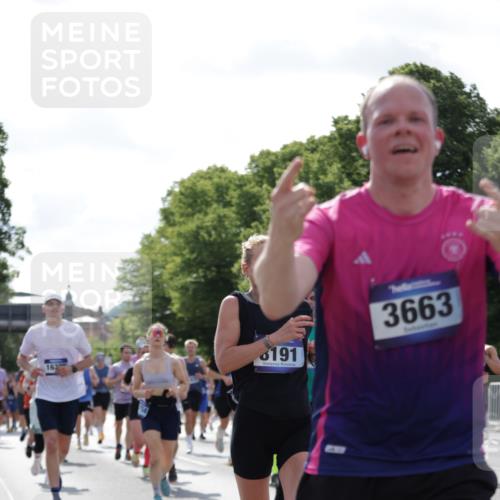29.06.2025 - hella hamburg halbmarathon Jannik Wohlers http://msf.ph/oto/8267549 29.06.2025 10:01:03 Lombardsbrücke 1387, 1722, 1724, 2006, 2091, 2167, 2591, 3199, 3425, 3663, 4249, 4319, 4322, 4370, 4649, 5547, 5570, 5675, 6087, 6281, 0000, 6302, 6591, 6921, 6924, 7287, 7846, 8030, 8191, 8392, 8691, 8822, 10281, 10301, 10383, 10576, 11043, 11465, 12475, 13516, 13528, 13551, 13699, 13796, 14867, 15083, 15550, 15637, 15726, 16063, 16367, 16395, 16754, 17140, 17441, 17890, 18290, 18355, 18716, 18717, 18739, 18796, 18833, 18899, 19002, 19003, 19160 meine-sportfotos.de