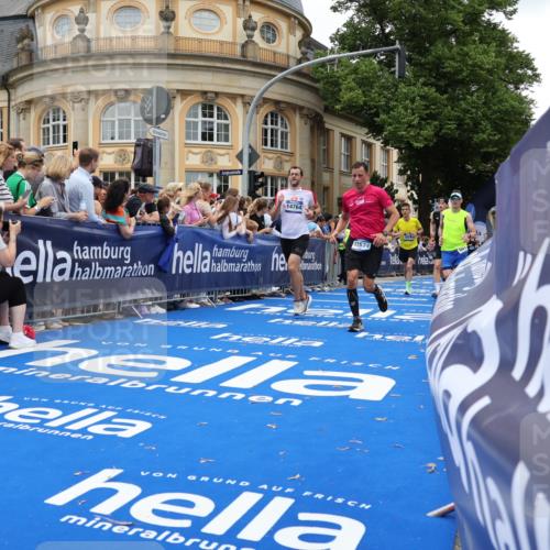 29.06.2025 - hella hamburg halbmarathon Strokosch-Dieckow http://msf.ph/oto/8267553 29.06.2025 10:45:41 Ziel 4345, 4854, 5047, 6071, 6290, 6711, 7385, 8668, 11291, 11495, 12154, 13975, 14374, 14764, 15666, 16617, 17332, 17674, 17835, 18862, 18878 meine-sportfotos.de