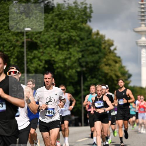 29.06.2025 - hella hamburg halbmarathon Dr. Thomas Lammeyer http://msf.ph/oto/8267597 29.06.2025 09:52:25 Kennedybrücke 1042, 1571, 1600, 2262, 2797, 3547, 4062, 4359, 4381, 5003, 6037, 6047, 7310, 7482, 7981, 8002, 8121, 9640, 9643, 10190, 10451, 10738, 10877, 11106, 11423 meine-sportfotos.de